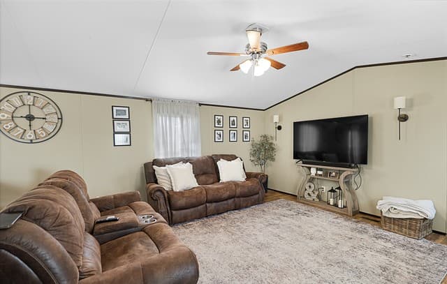 3-bedroom rental at 5014 Donner Lake in San Antonio, TX — photo 5