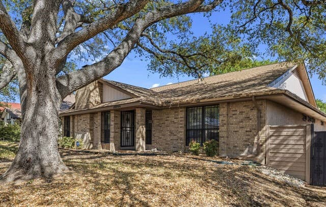 3-bedroom rental at 10866 Royal in San Antonio, TX — photo 2