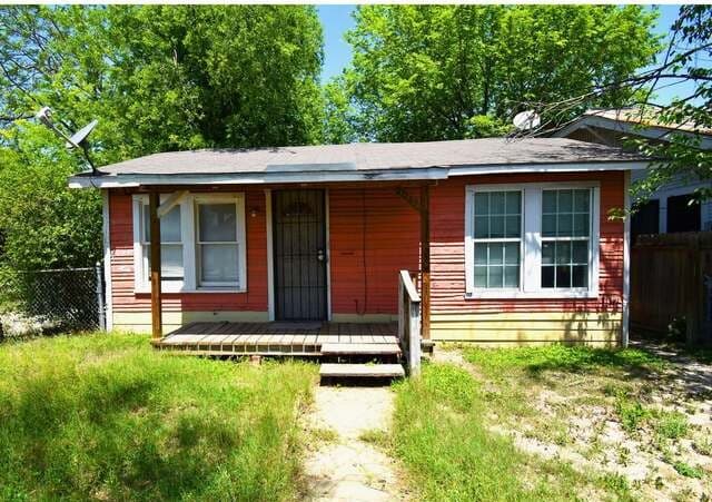 2-bedroom rental at 2015 Martin Luther King in San Antonio, TX — photo 1