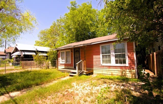 2-bedroom rental at 2015 Martin Luther King in San Antonio, TX — photo 2