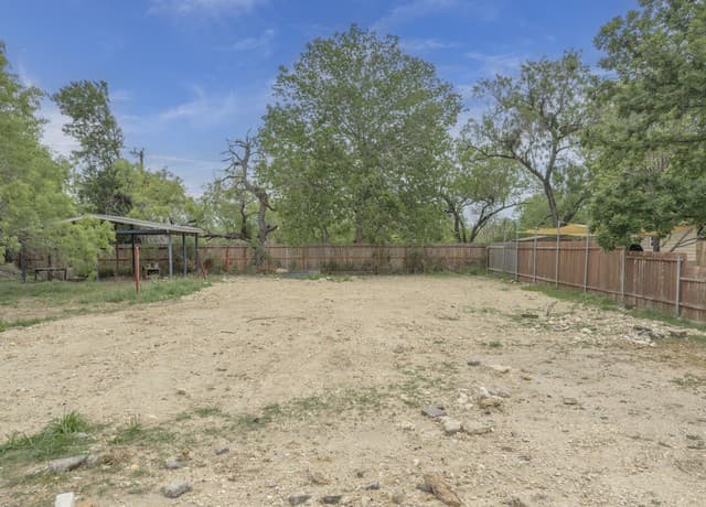 rental at 15608 Martinez in San Antonio, TX — photo 2