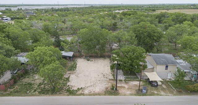 rental at 15608 Martinez in San Antonio, TX — photo 3