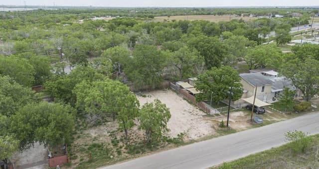 rental at 15608 Martinez in San Antonio, TX — photo 4
