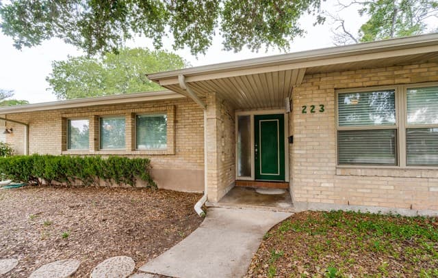 3-bedroom rental at 223 Beechwood in San Antonio, TX — photo 3