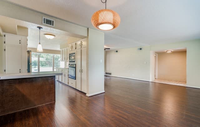 3-bedroom rental at 223 Beechwood in San Antonio, TX — photo 5