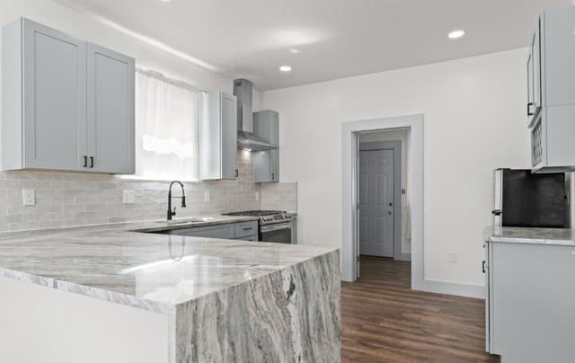 2-bedroom rental at 637 Canton in San Antonio, TX — photo 3
