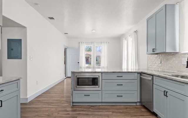 2-bedroom rental at 637 Canton in San Antonio, TX — photo 4