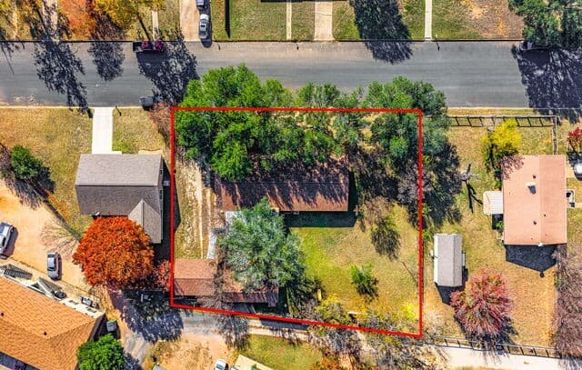 4-bedroom rental at 106 Seamoor in Fredericksburg, TX — photo 3