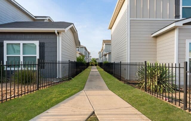 3-bedroom rental at 10811 Emerick in San Antonio, TX — photo 2