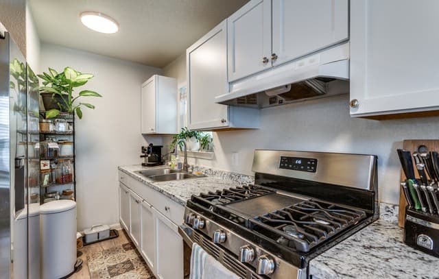 3-bedroom rental at 266 Bundy St. in San Antonio, TX — photo 4