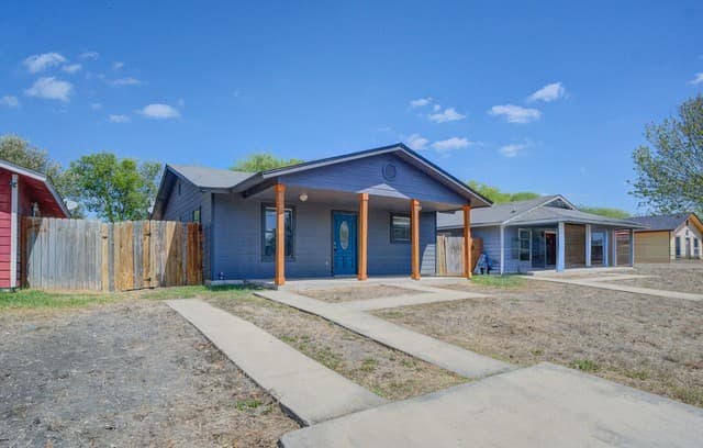 3-bedroom rental at 4927 Fortuna in San Antonio, TX — photo 2