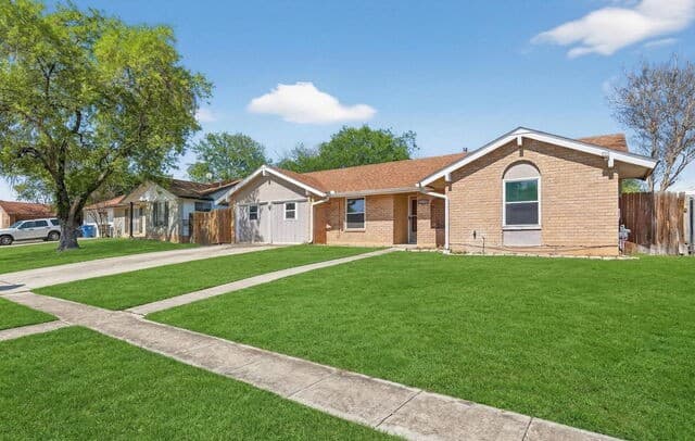 5-bedroom rental at 5343 Galacino in San Antonio, TX — photo 3