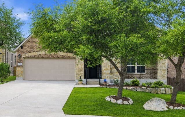 3-bedroom rental at 23506 Enchanted Bend in San Antonio, TX — photo 2