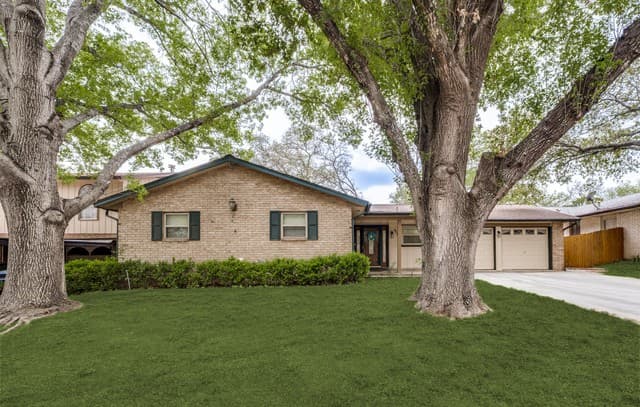4-bedroom rental at 6534 Hoofs in San Antonio, TX — photo 2