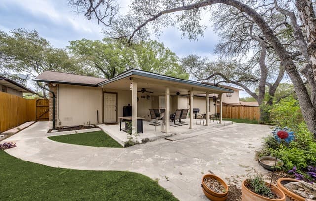 4-bedroom rental at 6534 Hoofs in San Antonio, TX — photo 5