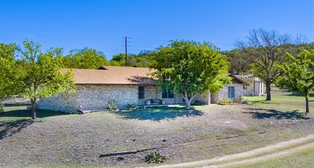 3-bedroom rental at 542 Ranch to Market 473 in Comfort, TX — photo 1