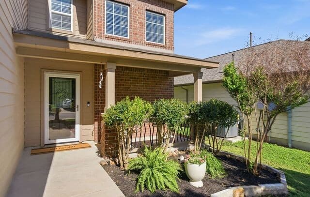 3-bedroom rental at 8826 Palmetto Falls in San Antonio, TX — photo 1