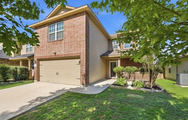 3-bedroom rental at 8826 Palmetto Falls in San Antonio, TX — photo 2
