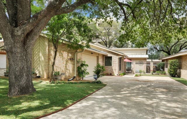 2-bedroom rental at 2631 Country Square in San Antonio, TX — photo 1