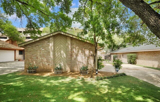 2-bedroom rental at 2631 Country Square in San Antonio, TX — photo 3