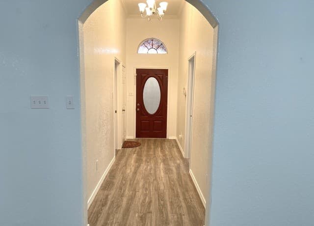 3-bedroom rental at 8854 Fenwood St in San Antonio, TX — photo 2