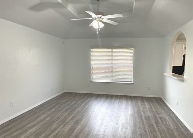 3-bedroom rental at 8854 Fenwood St in San Antonio, TX — photo 4