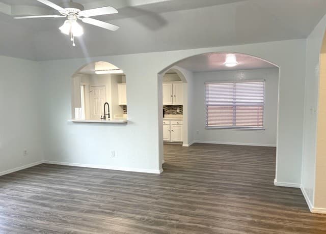 3-bedroom rental at 8854 Fenwood St in San Antonio, TX — photo 5
