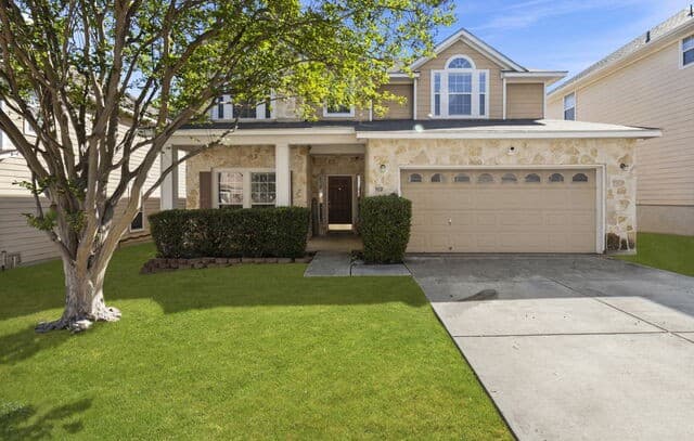 4-bedroom rental at 910 Thomas Ridge in San Antonio, TX — photo 1