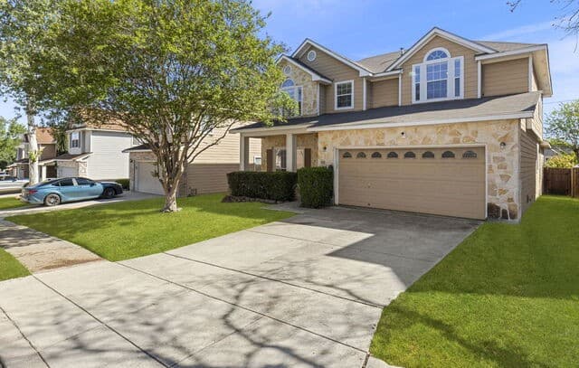 4-bedroom rental at 910 Thomas Ridge in San Antonio, TX — photo 2