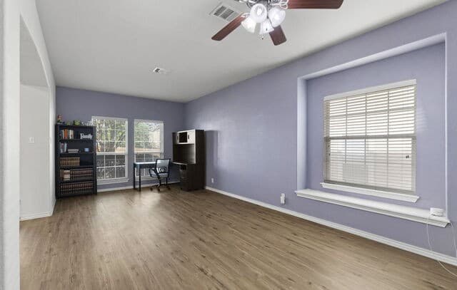 4-bedroom rental at 910 Thomas Ridge in San Antonio, TX — photo 5