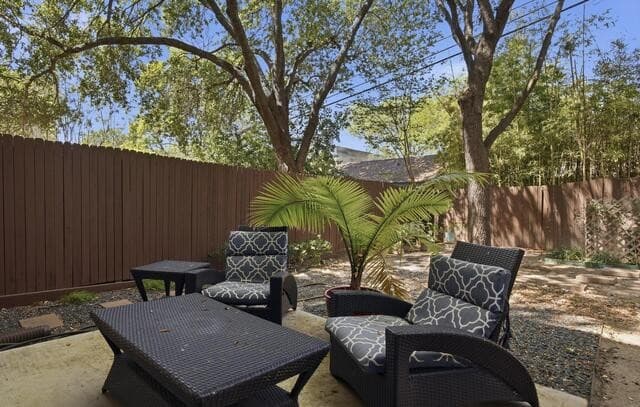 3-bedroom rental at 145 Elizabeth in Alamo Heights, TX — photo 5