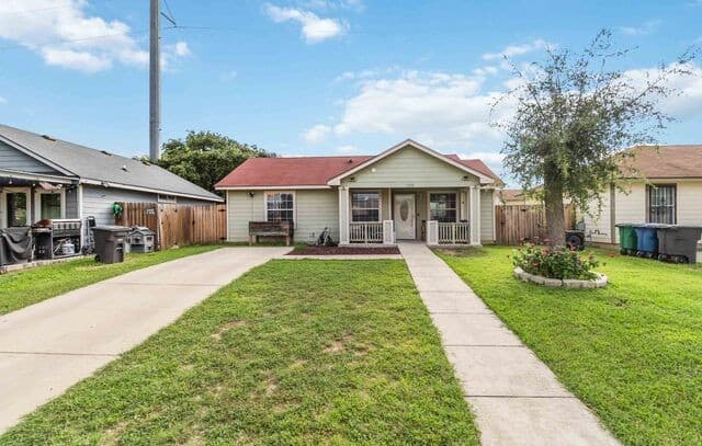 3-bedroom rental at 11310 Highcrest Dr in San Antonio, TX — photo 1