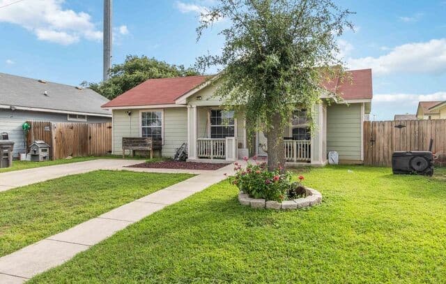 3-bedroom rental at 11310 Highcrest Dr in San Antonio, TX — photo 4