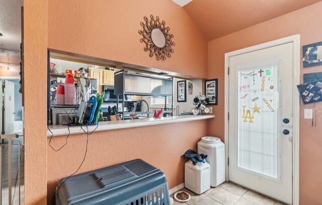 3-bedroom rental at 11310 Highcrest Dr in San Antonio, TX — photo 5