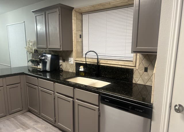 3-bedroom rental at 15326 Spring Dew in San Antonio, TX — photo 2