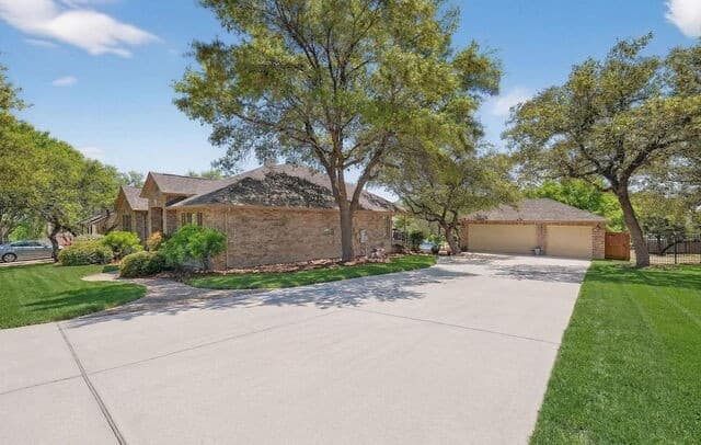 3-bedroom rental at 9514 Potters Pt in Helotes, TX — photo 4