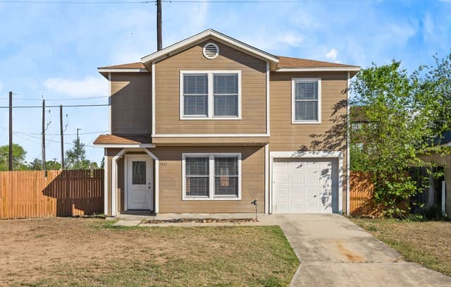 3-bedroom rental at 7955 Ruby Mdw in San Antonio, TX — photo 1