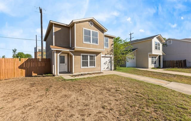 3-bedroom rental at 7955 Ruby Mdw in San Antonio, TX — photo 4