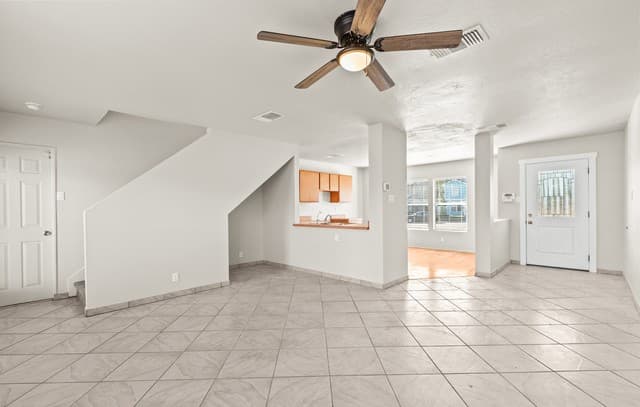 3-bedroom rental at 7955 Ruby Mdw in San Antonio, TX — photo 5