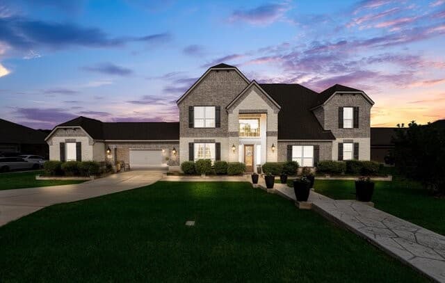 4-bedroom rental at 196 Texas Bnd in Castroville, TX — photo 3