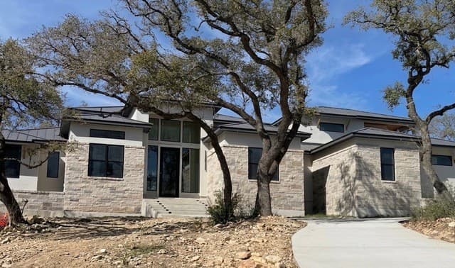 4-bedroom rental at 24318 Tres Arroyos in Boerne, TX — photo 2