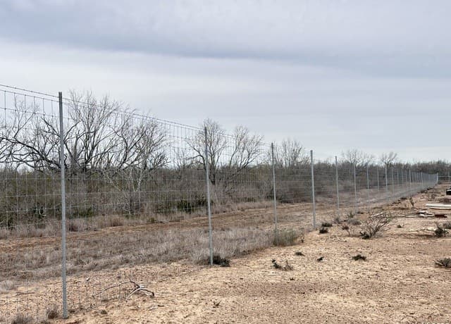 rental at 001 County Road 354 in Charlotte, TX — photo 3