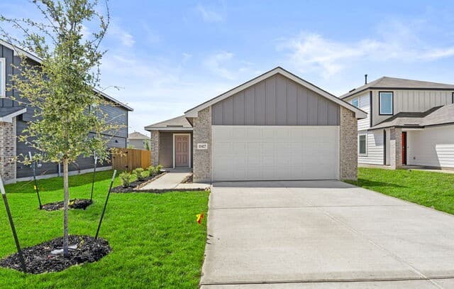 3-bedroom rental at 15427 Mint Patch Meadow in Von Ormy, TX — photo 2
