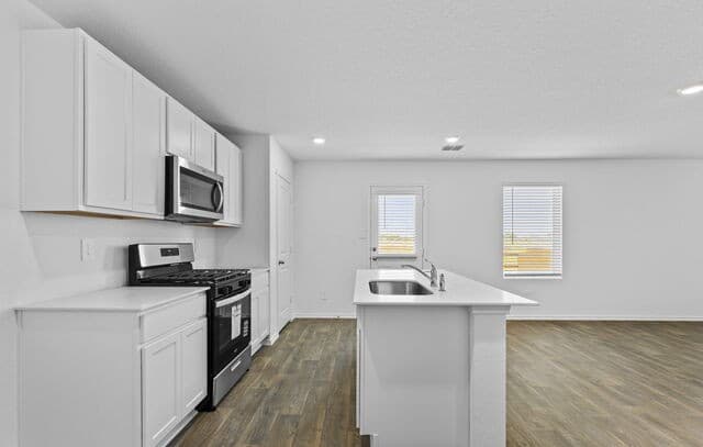 3-bedroom rental at 4255 Marjoram Landing in Von Ormy, TX — photo 4