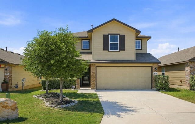 5-bedroom rental at 4834 Forward Swing in San Antonio, TX — photo 2