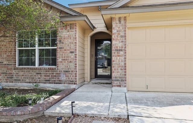 3-bedroom rental at 7426 Galileo Line in San Antonio, TX — photo 2