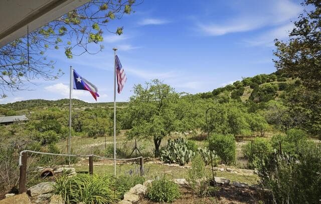 3-bedroom rental at 145 Valley Home in Comfort, TX — photo 4