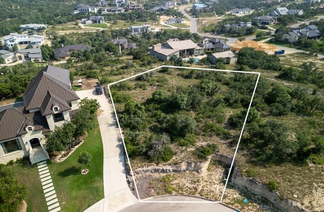 4-bedroom rental at 23507 Avila Rdg in San Antonio, TX — photo 3