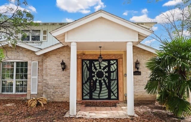 5-bedroom rental at 10804 Lands Run St in San Antonio, TX — photo 3