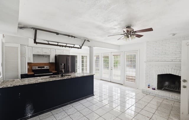 5-bedroom rental at 10804 Lands Run St in San Antonio, TX — photo 5